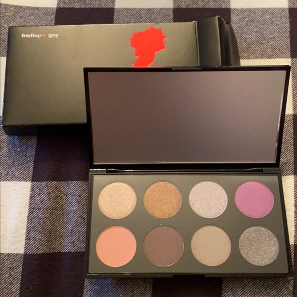 Betty Boop Eye Shadow Palette